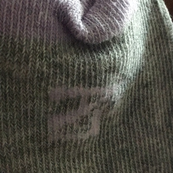 One pair grey and purple Aeropostale socks - Picture 2 of 3